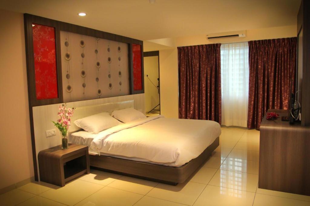 Ktc Hotel Sungkai Exterior photo